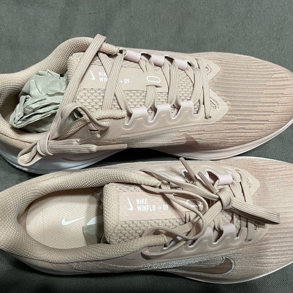 Nike Zoom Winflo Women’s Size 9